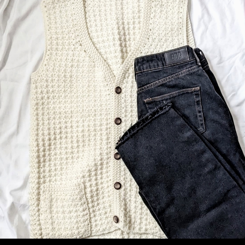 BDG Black High-Waisted Jeans - Picture 8 of 8